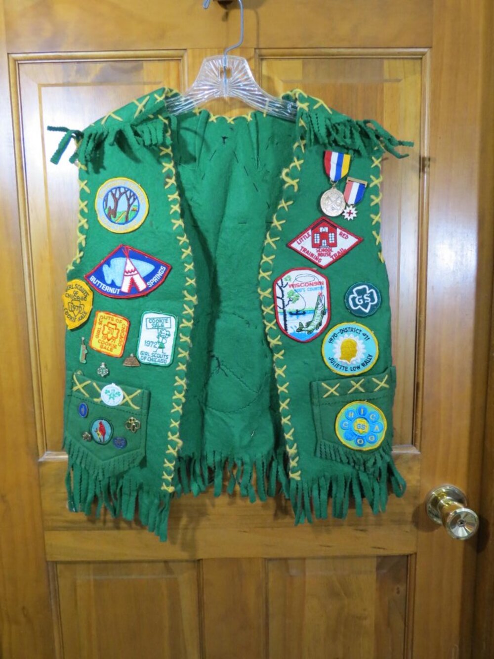 Vtg 70s Girl Scouts Camp Patch Vest Green Felt Fringe Hand Stitched Pins Medals